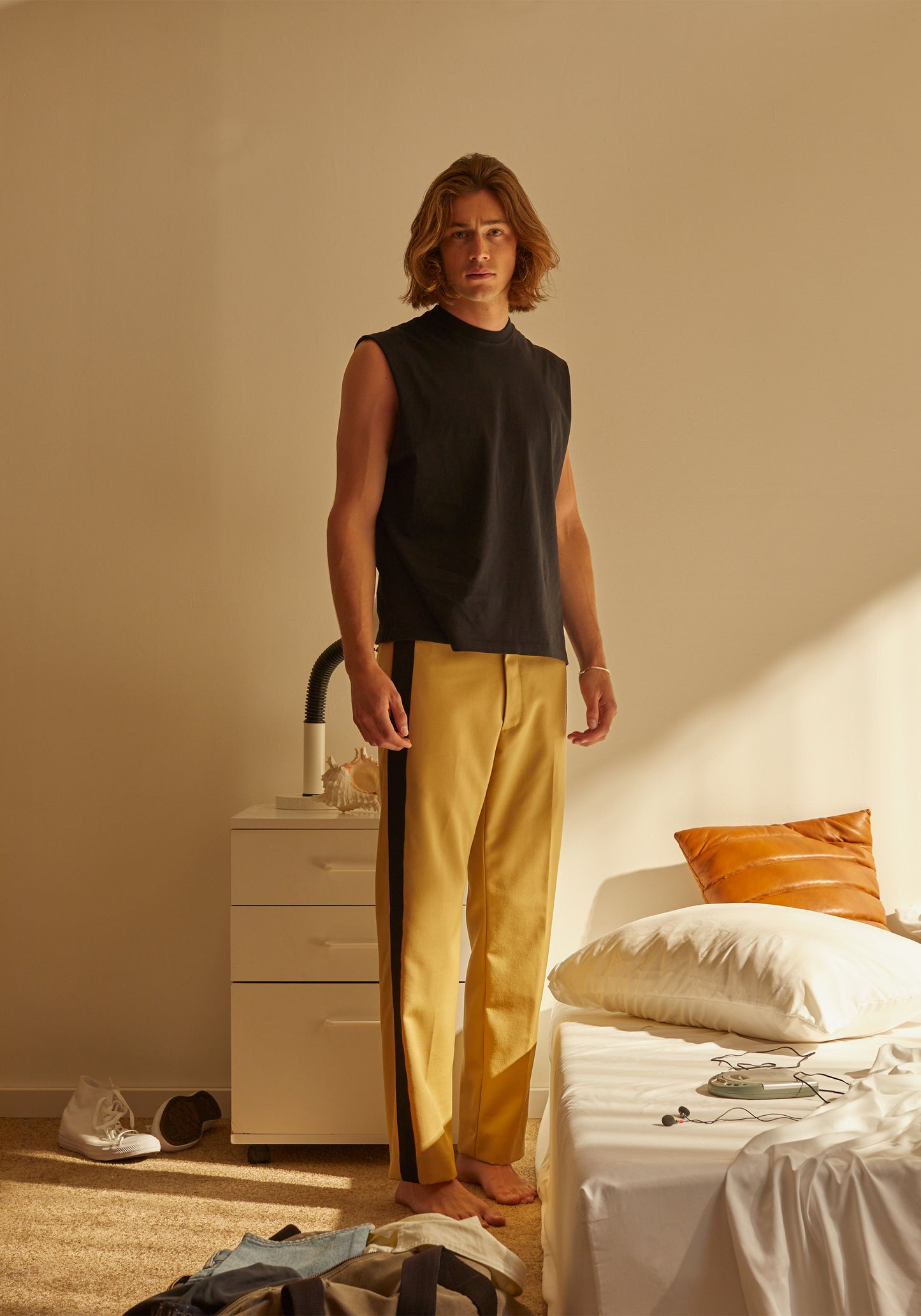 BODY FIT CUT-OFF TEE, BLACK