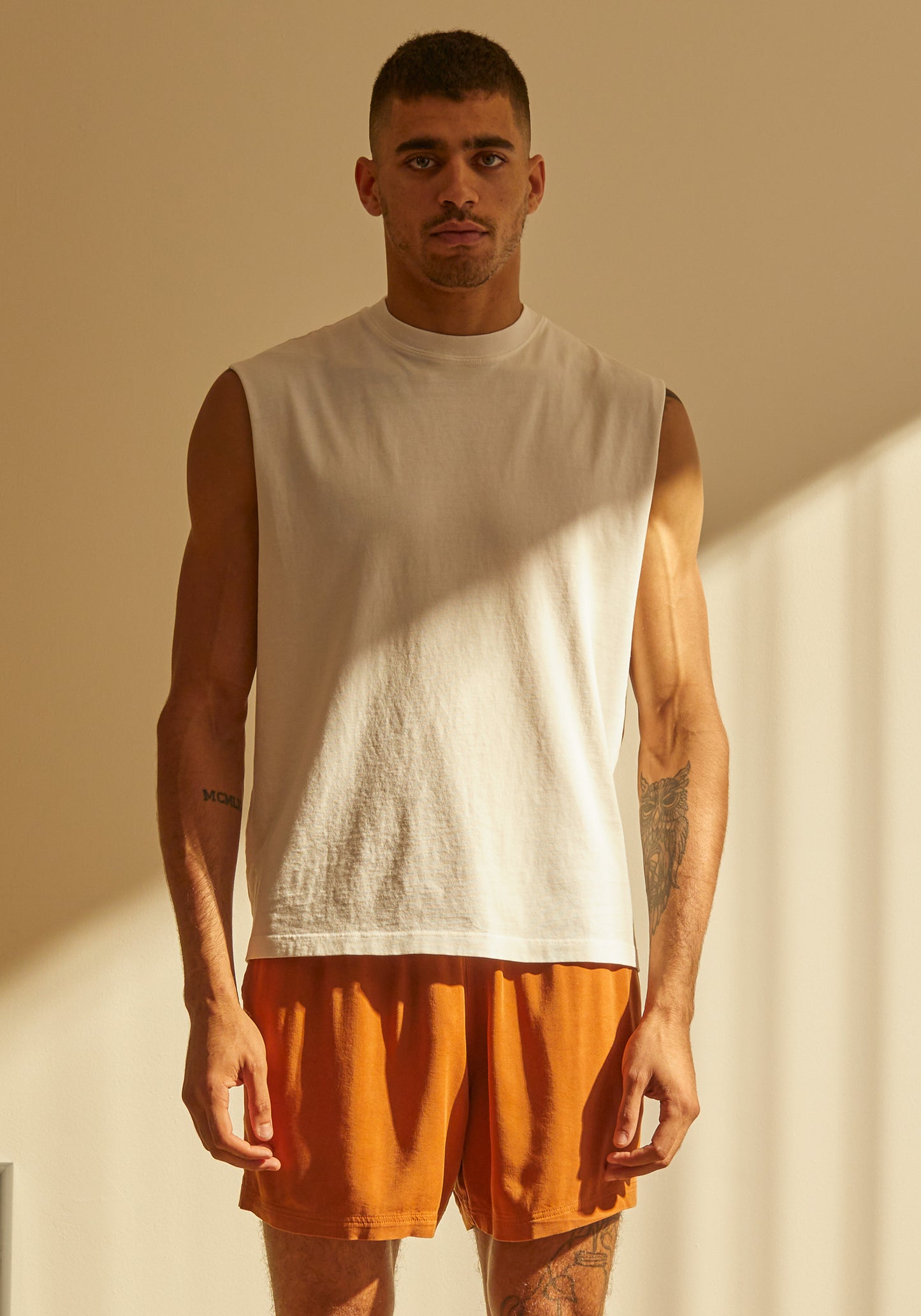 BODY FIT CUT-OFF TEE, WHITE